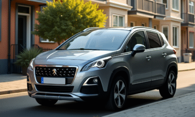 Peugeot 3008 d'occasion stationnée dans une rue résidentielle en journée